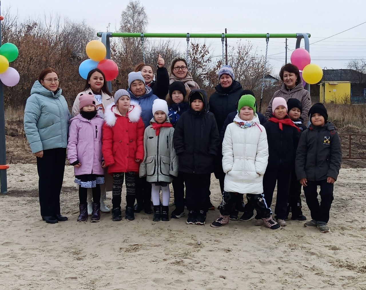 При поддержке Регины Юхневич в с. Ворогушино открылась новая детская площадка