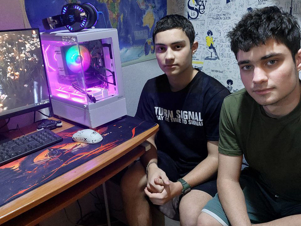 Лидер Тюменского обкома КПРФ Тамара Казанцева приобрела компьютер для детей участника СВО