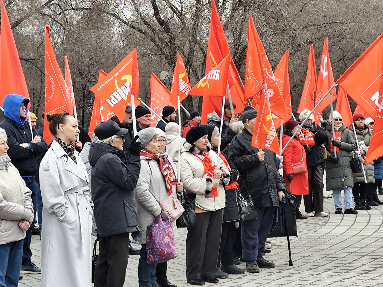 В Тюмени  прошёл митинг КПРФ против роста тарифов ЖКХ