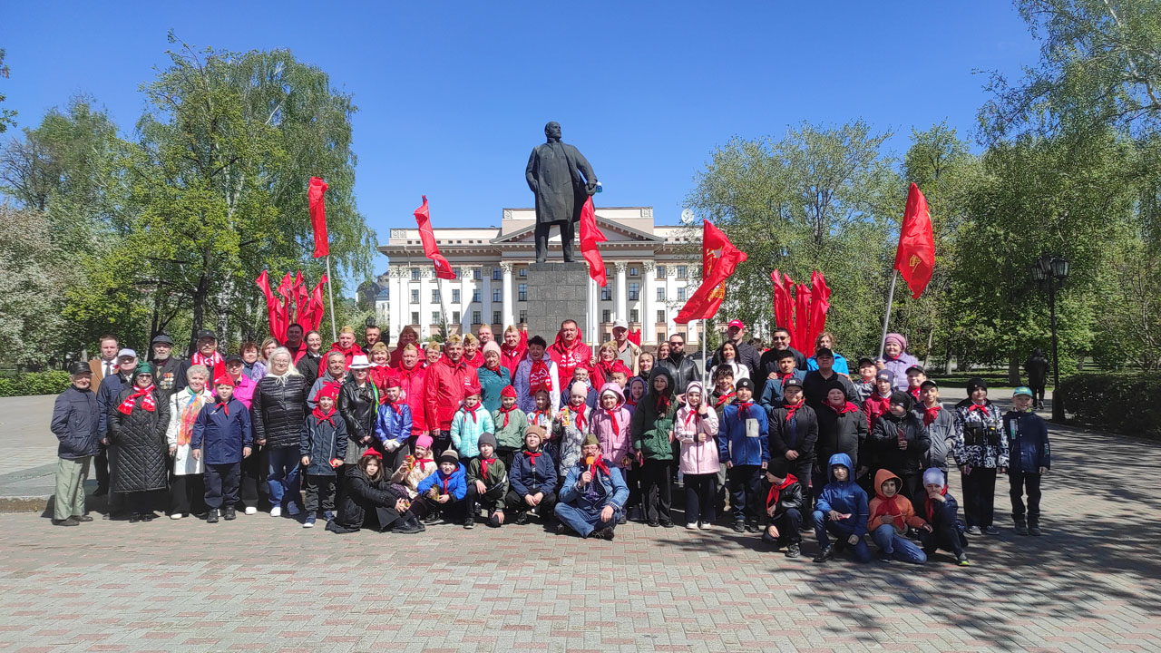                                                 В центре Тюмени прошёл смотр строя и песни, посвящённый Дню пионерии                                        
