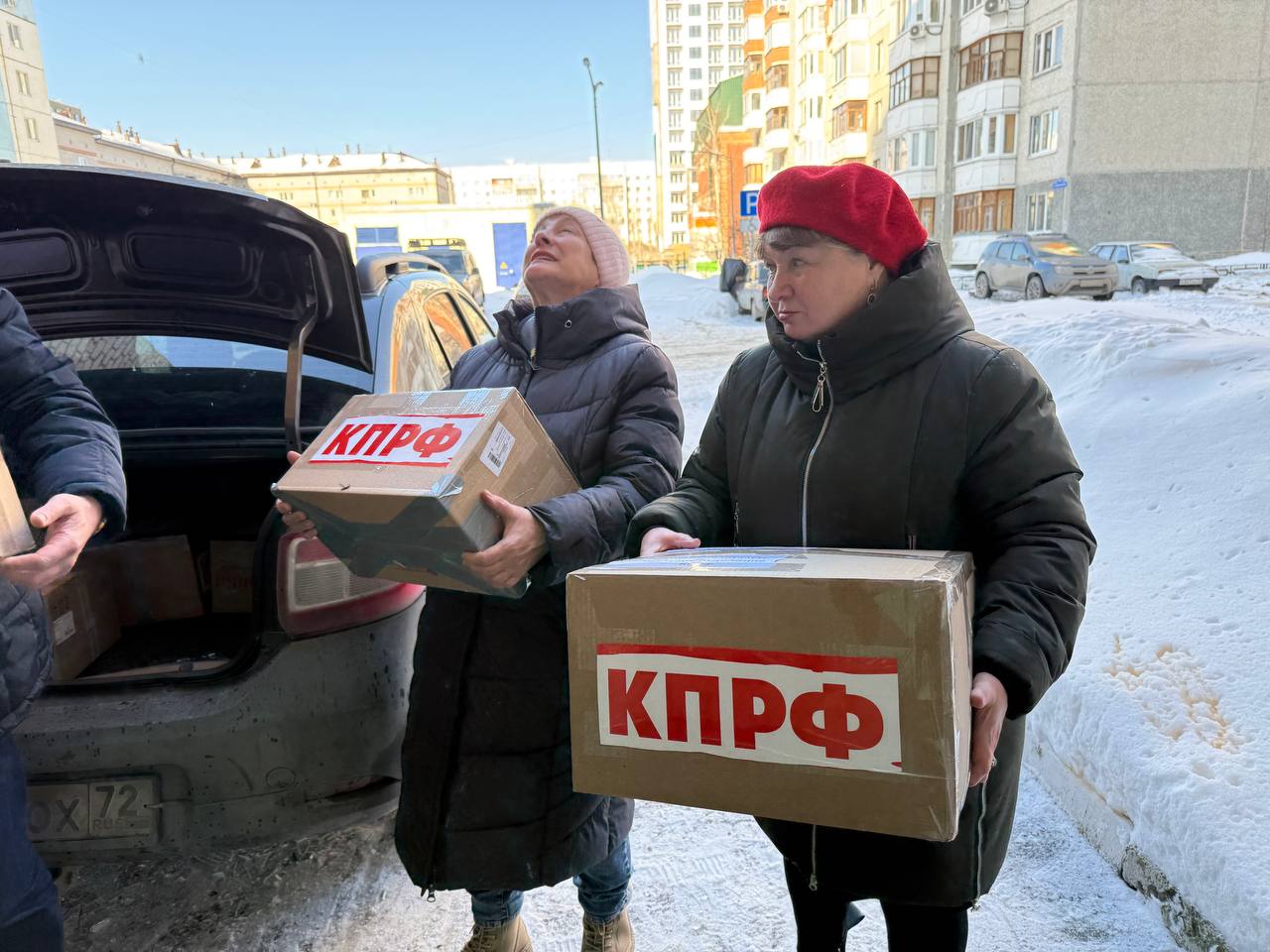 Коммунисты Исетского райкома КПРФ передали гуманитарную помощь бойцам в зону СВО