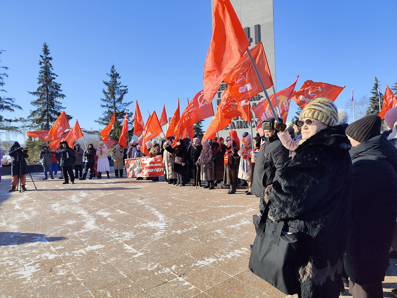В Тюмени прошёл митинг КПРФ в честь 108-й годовщины Красной Армии
