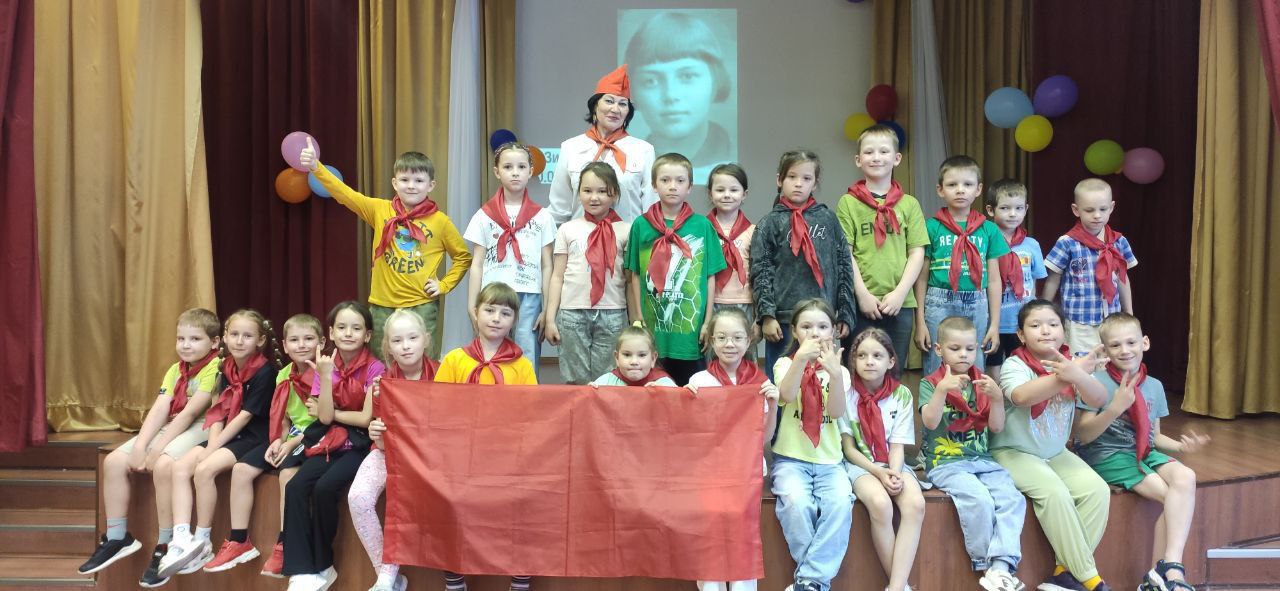 Активист КПРФ и ВЖС «Надежда России» из Тобольска провела для младшеклассников уроки мужества