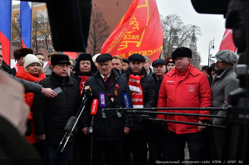 Возложение венков и цветов к Могиле Неизвестного Солдата у Кремлевской стены. Брифинг для журналистов