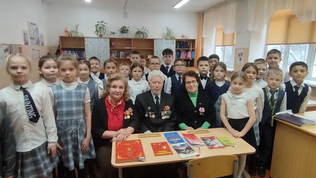 
                        Активисты союзных движений КПРФ провели урок мужества, посвящённый годовщине снятия блокады Ленинграда                    