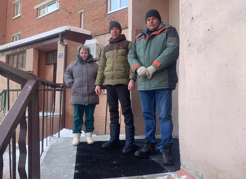 Пока ЖКХ бездействует, КПРФ работает