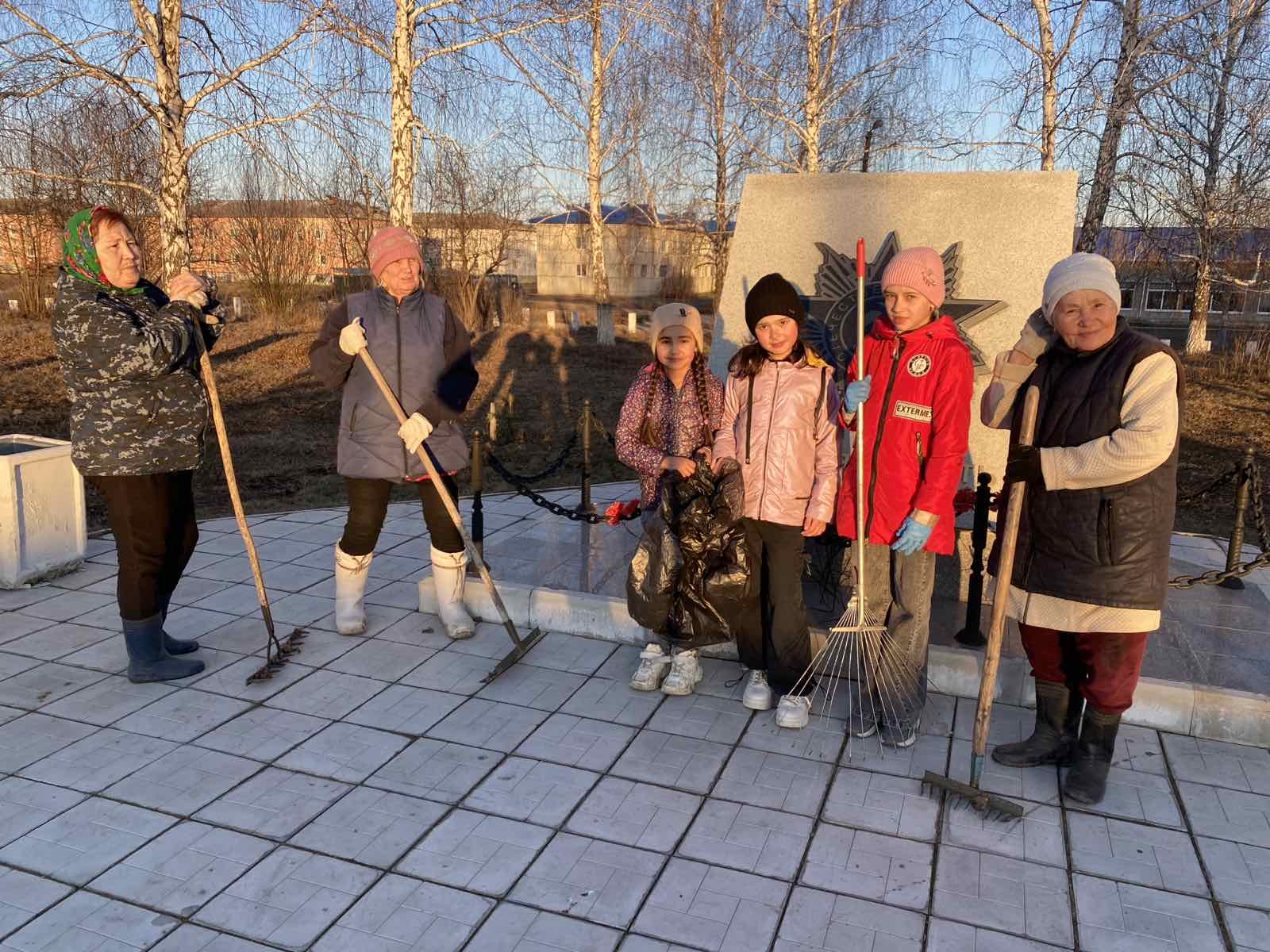 Коммунисты Усть-Тавдинского первичного отделения Ярковского района провели Ленинский субботник
