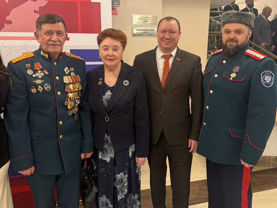 
                        Активисты КПРФ приняли участие в праздничном концерте, посвящённом «Году единства народов России»                    