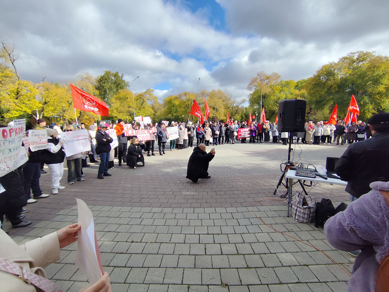 В Тюмени прошёл массовый митинг, посвящённый событиям «чёрного октября» 1993 года
