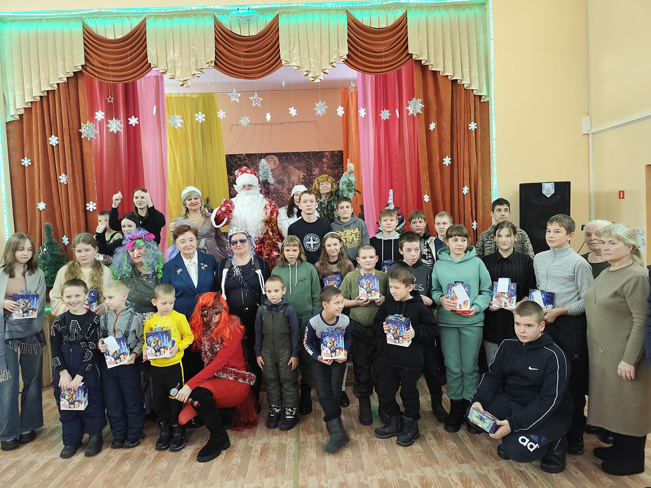 Депутатские ёлки КПРФ: Новогоднее чудо для детей отдалённых районов Тюменской области