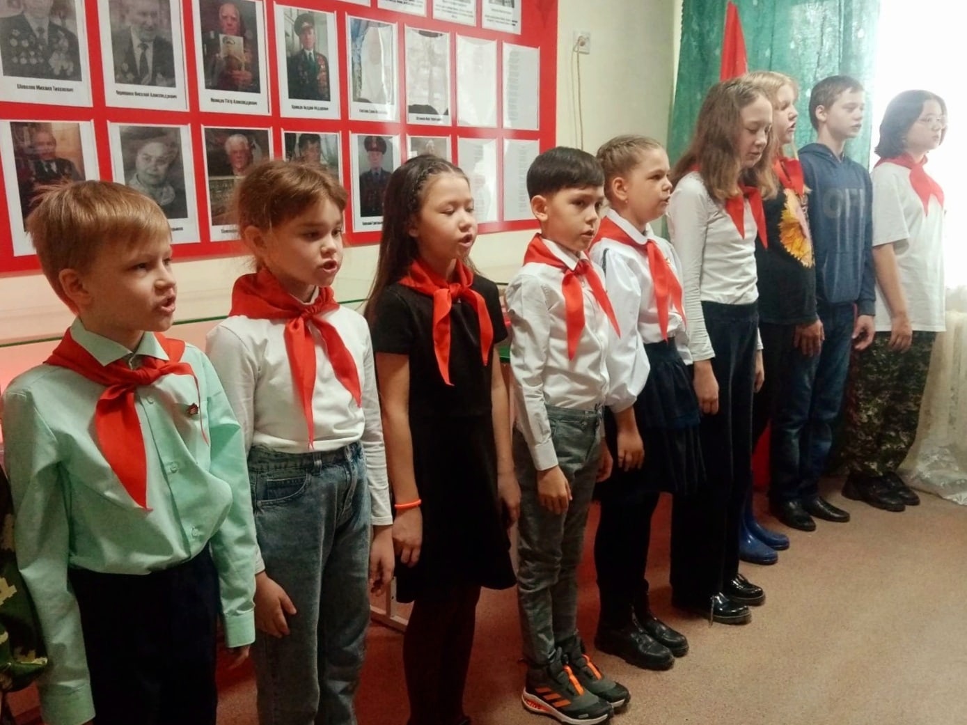 «Перед лицом своих товарищей торжественно клянусь!». В рядах тобольских пионеров пополнение