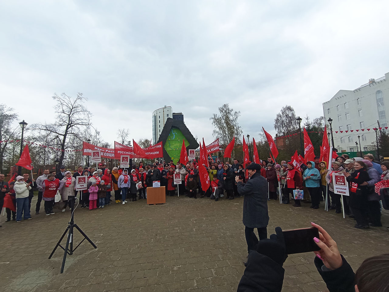 Красный Первомай собрал сотни трудящихся в центре Тюмени